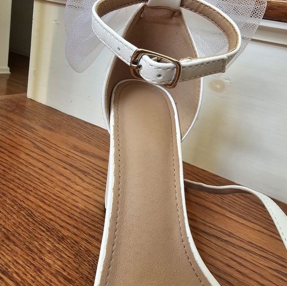 Women shoes with Bow: Color: white Size 40 (9) - Picture 4 of 13
